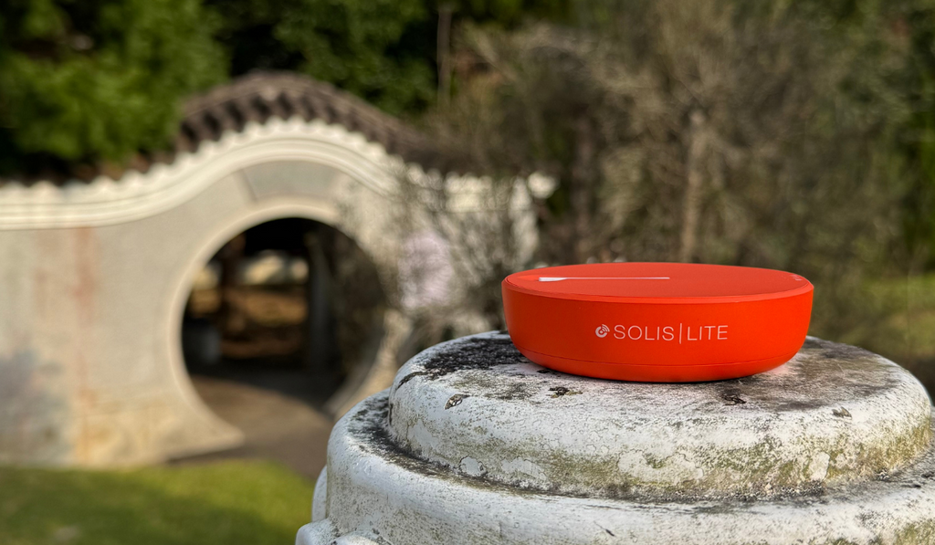Best travel router for RV: Simo Solis Lite Hotspot & Power Bank with Lifetime Data (National Geographic)