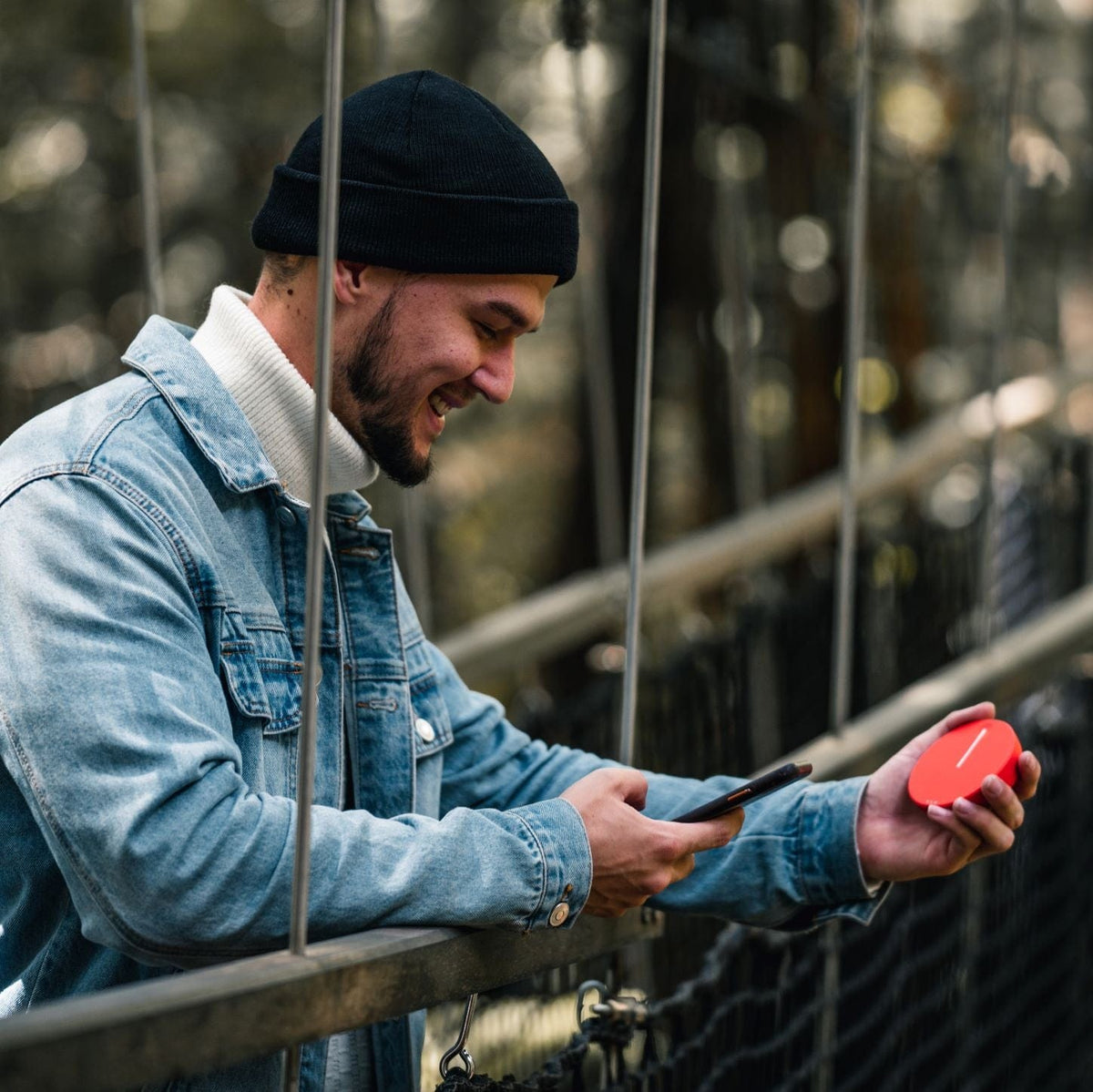 Solis Lite Hotspot + 6 Months Unlimited 4G LTE North America Data | SIMO